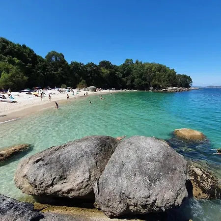 Apartment In Cangas Near Playa De Barra ヴィラ *